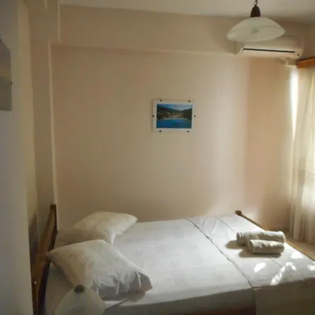 Ntinas House アパート