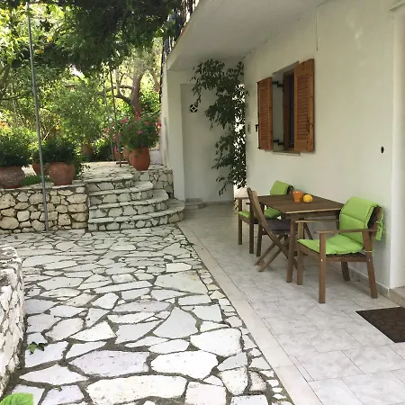 Ntinas House شقة